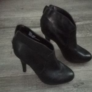 MeToo leather high heels